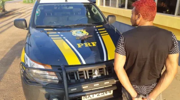 Polícia Rodoviária Federal prende homem quem viajava armado em ônibus na BR-364