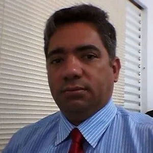 ARTIGO: O Senado 'educou' Gladson para o exercício do poder no 'andar de cima' mas o 'deseducou' para o 'andar de baixo'