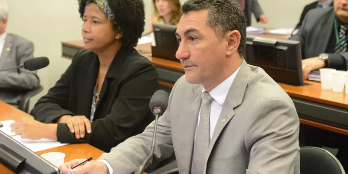 Cidra aprova audiências sobre preços abusivos de passagem aéreas  e internet no Acre propostas por Jesus Sérgio