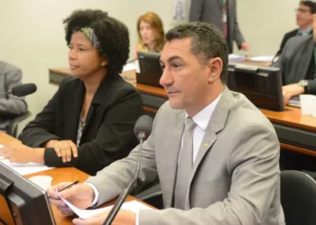 Cidra aprova audiências sobre preços abusivos de passagem aéreas  e internet no Acre propostas por Jesus Sérgio