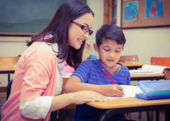 Prefeitura esclarece, em nota, que não excluiu alunos com autismo do Atendimento Educacional Especializado