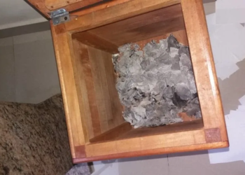 Ladrões invadem igreja no interior do Acre e queimam pedidos de orações em túmulo do padre Paolino — Foto Frei Moisés Coelho Arquivo pessoal