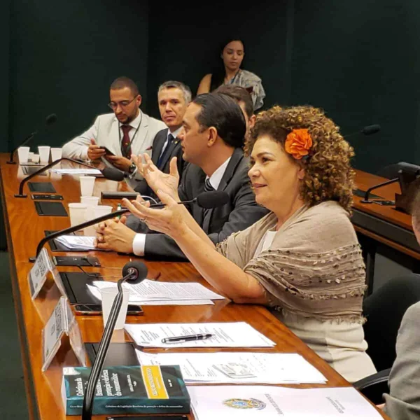 Deputada cobra da Anac respostas sobre o alto preço das passagens aéreas e retirada de voos no Acre