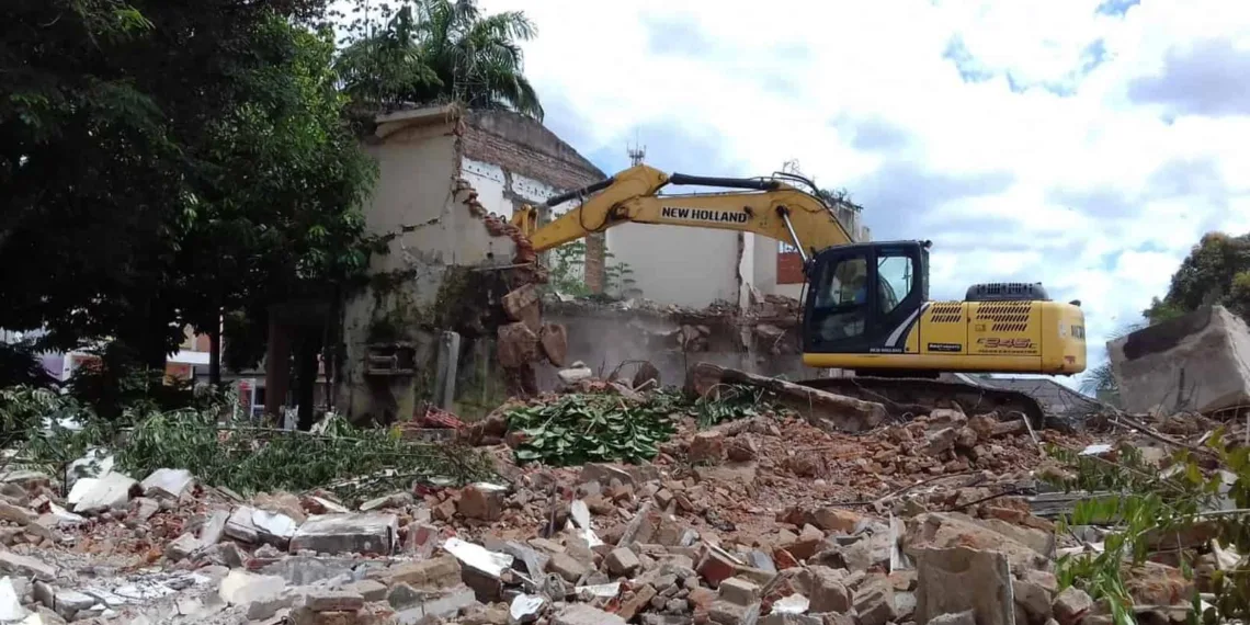 Após cinco anos desativado, antigo prédio da PF é demolido — Foto Jefson Dourado Arquivo pessoal