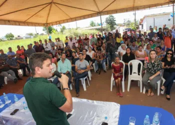 Gladson Cameli entrega ruas pavimentadas em Plácido de Castro