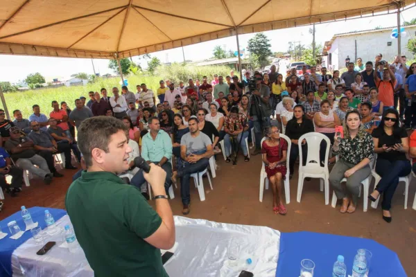 Gladson Cameli entrega ruas pavimentadas em Plácido de Castro