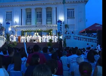 Pelo menos 5 mil pessoas participaram do Alvorecer na madrugada deste domingo (21) — Foto: Reprodução/ Rede Amazônica