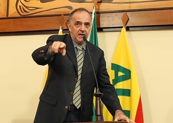 Líder do governo comenta queda de vetos: “Eu falei com o Ribamar que íamos derrubar os vetos”