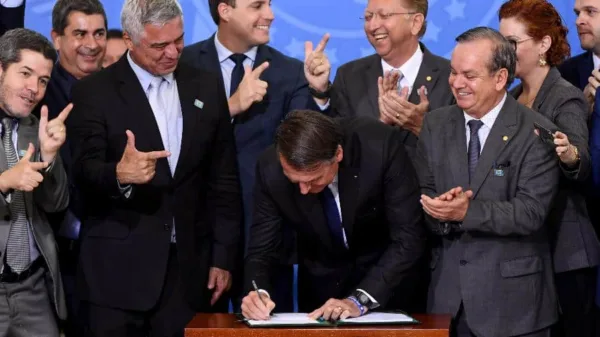 Bolsonaro diz que, se for inconstitucional, decreto de armas tem que deixar de existir