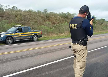 Bolsonaro quer o fim do uso de radares móveis pela Polícia Rodoviária Federal