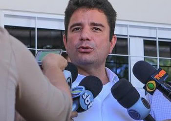 Gladson Cameli afasta hipótese de atraso no salário dos servidores públicos