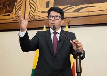 Deputados da oposição querem CPI para investigar suposto cartel na Secretaria de Saúde do Estado