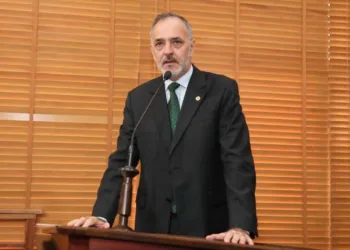 Deputado José Luís Tchê chama Bolsonaro de irresponsável e egocêntrico