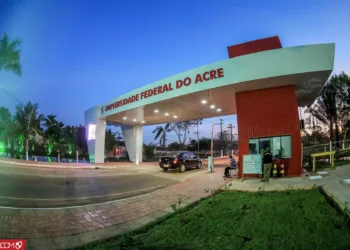 Após cortes e protesto, Ufac anuncia pagamento de bolsas e auxílios dos estudantes