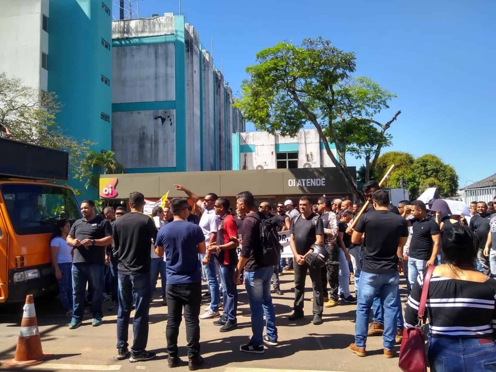 Grupo se reuniu em frente à Casa Civil — Foto Alcinete Gadelha G1 AC