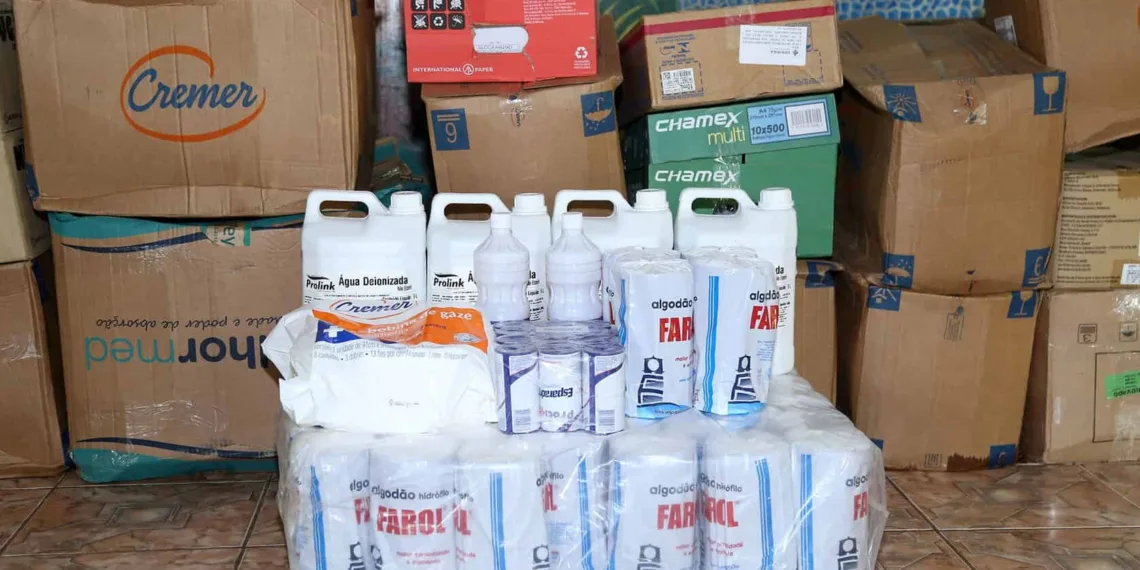 Prefeita Socorro Neri entrega material para curativos em internos da Souza Araújo