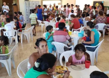 Em almoço solidário, advogado doa alimentação para mais de 100 pessoas na Cidade do Povo 
