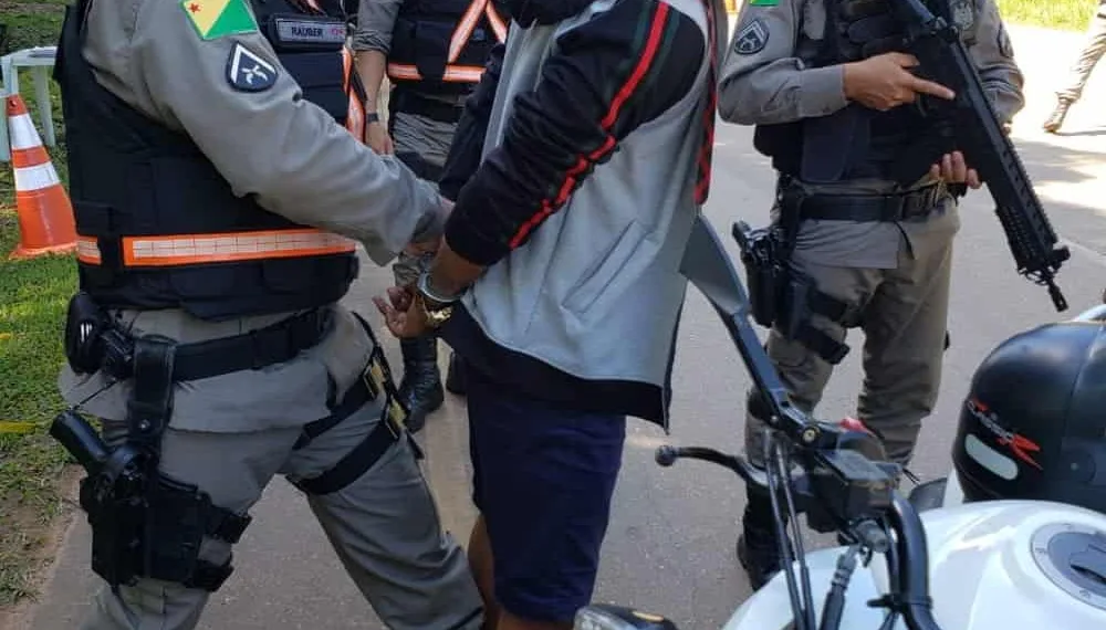 Mateus do Nascimento Silva foi preso durante abordagem da PM-AC nesta segunda (6) — Foto Divulgação Polícia Militar do Acre