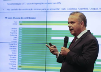 O secretário Especial de Previdência e Trabalho do Ministério da Economia, Rogério Marinho, participa de audiência pública na Comissão Especial da Câmara que analisa a proposta de emenda à Constituição da reforma da Previdência.