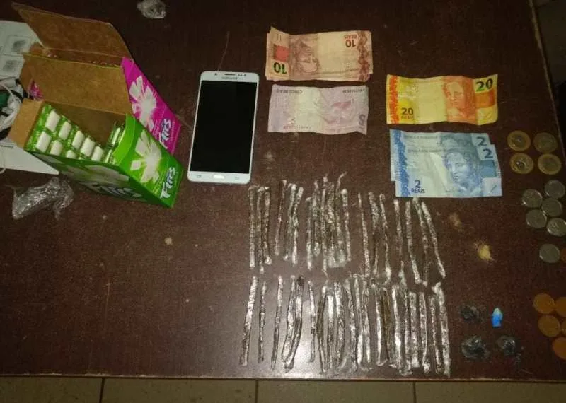 Vendedor ambulante é preso com cocaína em mercado da capital