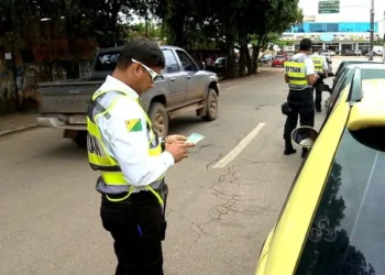 Detran notifica quase dois mil motoristas por infrações de trânsito