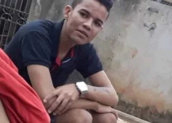 Suspeito tinha mandado de prisão e foi preso com droga — Foto Divulgação PC AC