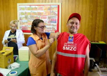 Prefeitura disponibiliza vacinação contra a influenza para servidores da Secretaria de Zeladoria