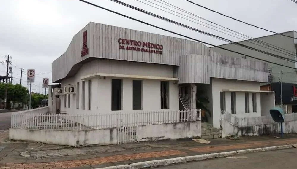 Prédio abandonado da Justiça é investigado ao se tornar abrigo para usuários de droga
