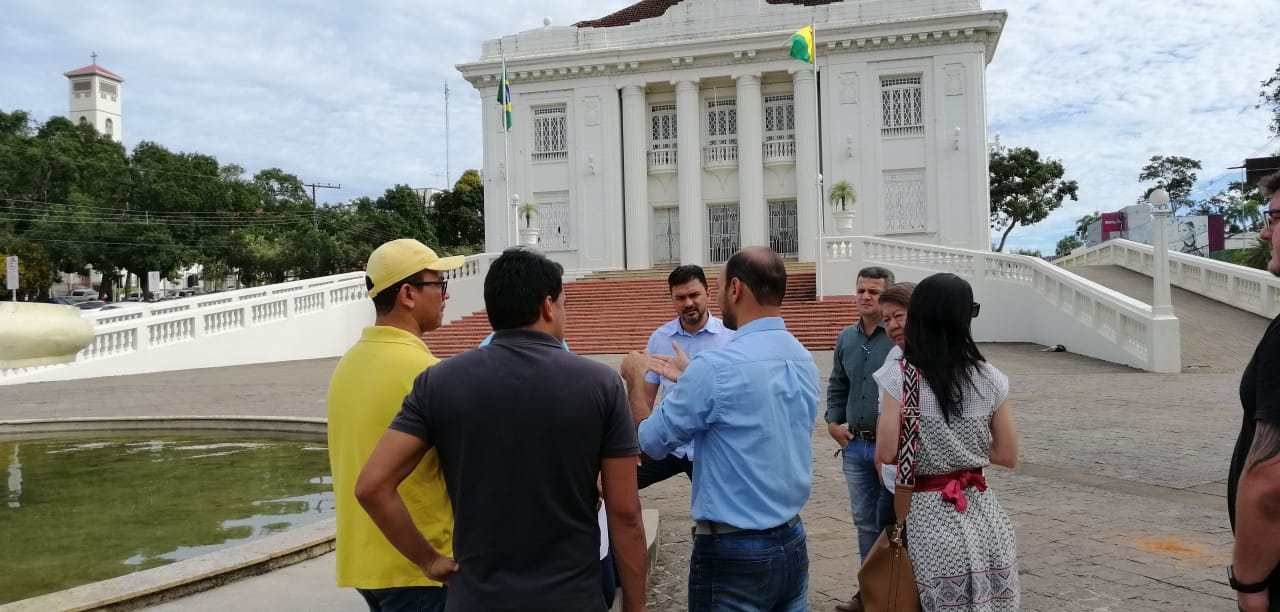 Secretários e engenheiros acompanham o início das obras de revitalização do Palácio Rio Branco (Foto Assessoria Seinfra)