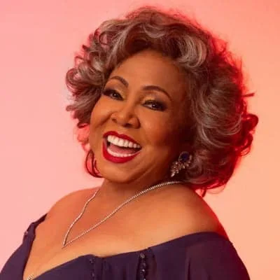 Verônica Padrão canta Alcione em noite de show em Rio Branco