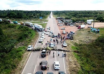 Pelo segundo dia BR-364 e BR-425 seguem interditadas; manifestantes exigem a presença de prefeito de PVH