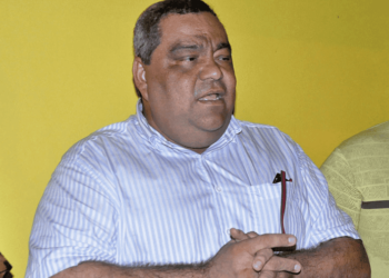 Prefeito de Sena Madureira devolve máquinas ao Estado, mas denuncia 'perseguição'