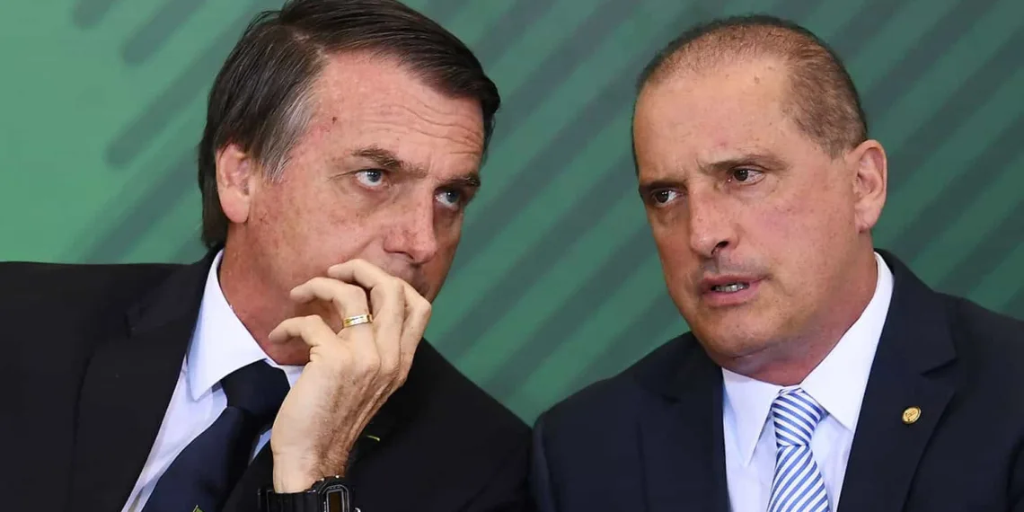 Brazilian President Jair Bolsonaro (L) talks to Chief of Staff Onyx Lorenzoni during the appointment ceremony of the new heads of public banks, at Planalto Palace in Brasilia on January 7, 2019. - Brazil's Finance Minister Paulo Guedes appointed the new presidents of the country's public banks. (Photo by EVARISTO SA / AFP)