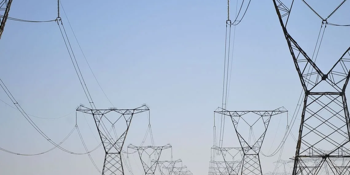 Linhas de transmissão de energia, energia elétrica
