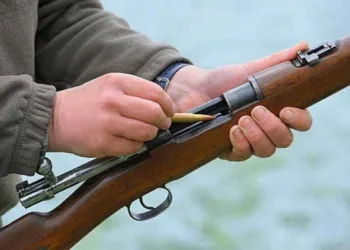Hunter loading rifle
