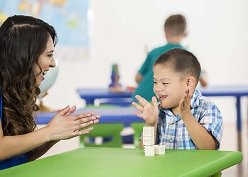 Projeto que beneficia crianças em idade escolar com deficiência tem parecer aprovado em Comissão do Senado