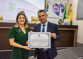 Reitora é homenageada com Moção de Louvor e defende legado da Rede Federal