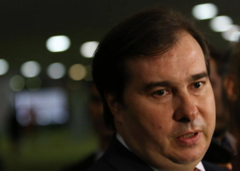 Presidente da Câmara dos Deputados, Rodrigo Maia, fala à imprensa, sobre a expectativa de votações na Casa.