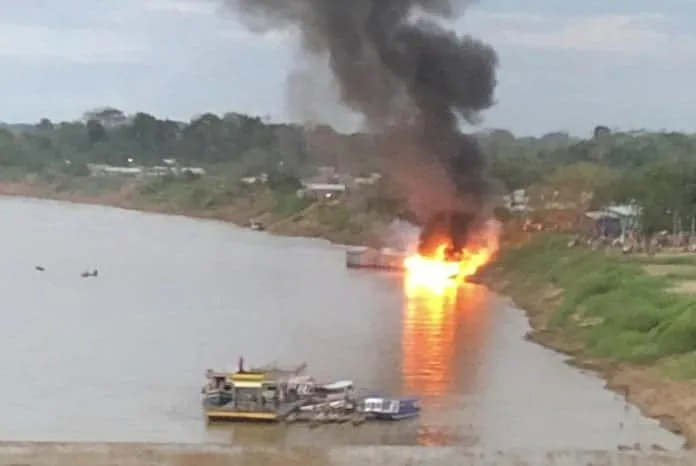 Mais de 15 pessoas se feriram durante explosão em barco no porto de Cruzeiro do Sul