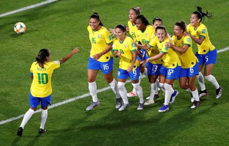 Brasil vence a Itália e avança para as oitavas de final