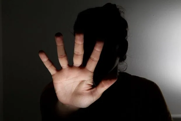 Alunos pegam advertência após pai denunciar agressões contra filha de 11 anos em escola