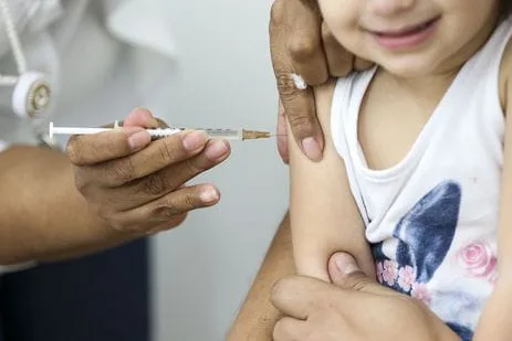 Aumenta procura por vacina contra meningite nos postos e centros de saúde na capital