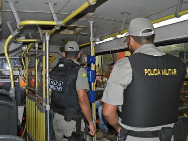 Ônibus viram alvos fáceis dos criminosos em Rio Branco