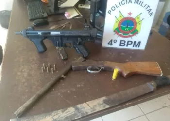 Polícia troca tiros com bandidos na Sapolândia e apreende metralhadora e escopeta