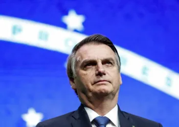 País precisa ser informado sem pânico, diz Bolsonaro
