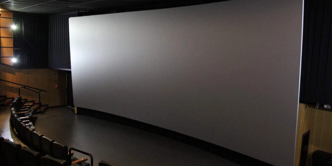 Cinema terá sessão especial para adultos com bebês de colo neste sábado