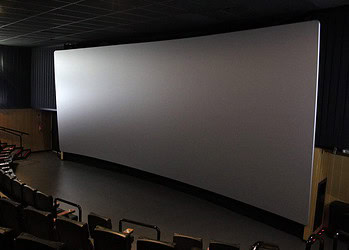 Cinema terá sessão especial para adultos com bebês de colo neste sábado