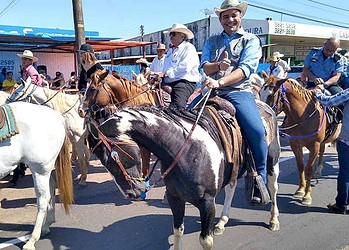 Liderada por Gladson Cameli, Cavalgada reúne empresários do agronegócio
