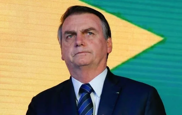 Bolsonaro tem melhora clínica progressiva e continua com dieta líquida