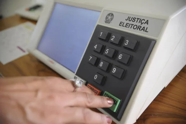 TSE vai comprar 180 mil urnas eletrônicas para eleições de 2020